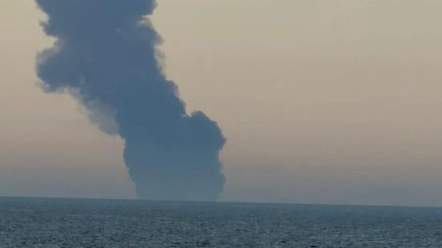 Pengawal Revolusi Iran mengatakan 2 kapal supertanker menabrak ranjau laut di Selat Hormuz
