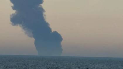Pengawal Revolusi Iran mengatakan 2 kapal supertanker menabrak ranjau laut di Selat Hormuz