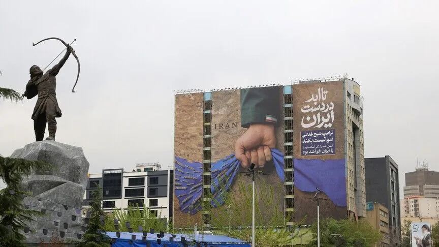 Selat Hormuz akan tetap ditutup sampai AS memenuhi komitmennya: IRGC