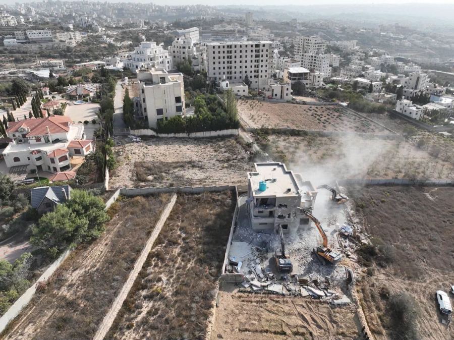 IOF menghancurkan rumah tersangka penyerang al-Khalil di tengah tindakan hukuman kolektif