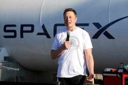 Musk mendukung merger SpaceX-Tesla karena SpaceX melaporkan keuntungan $4,4 miliar