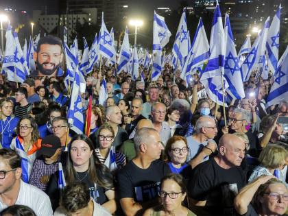Ribuan warga Israel melakukan unjuk rasa menentang pemerintahan Netanyahu beberapa hari sebelum pemilu