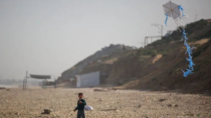 Israel mengancam akan melakukan pembunuhan dan evakuasi di Gaza karena layang-layang anak-anak