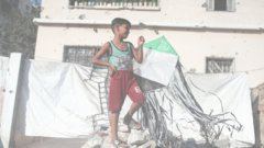 Israel memperingatkan akan memberikan tanggapan 'kuat' terhadap layang-layang yang diterbangkan dari Gaza
