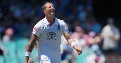 Inggris menjatuhkan pemain fast bowler Bryden Carse di tengah penyelidikan atas insiden klub