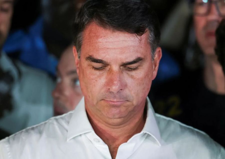 Brasil membatalkan paspor kandidat yang kalah, Flavio Bolsonaro, di tengah klaim bahwa dia akan menuju ke AS