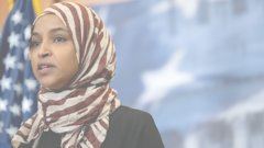 Ilhan Omar mengatakan penggerebekan menjelang fajar yang 'aneh' di rumahnya memaksanya untuk pergi