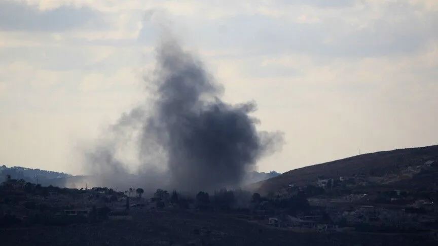 Serangan udara Israel dan tembakan artileri menghantam Lebanon selatan ketika kekuatan militer maju ke kota