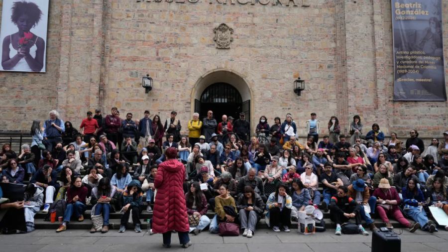 Presiden Kolombia membersihkan Museum Nasional yang berisi karya-karya yang mempromosikan ‘komunisme’