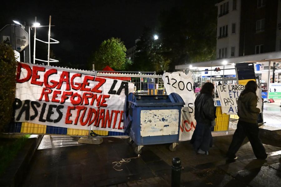 Mahasiswa memblokir sebagian kampus universitas Brussel karena kenaikan biaya kuliah
