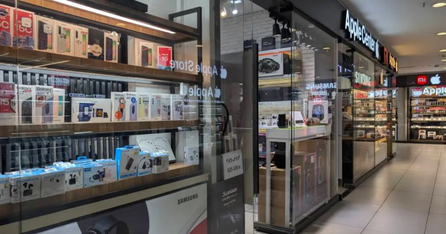 Barang-barang elektronik baru sampai ke Iran, tetapi harga-harga melonjak seiring dengan dikenakannya tarif pemerintah dan sanksi AS