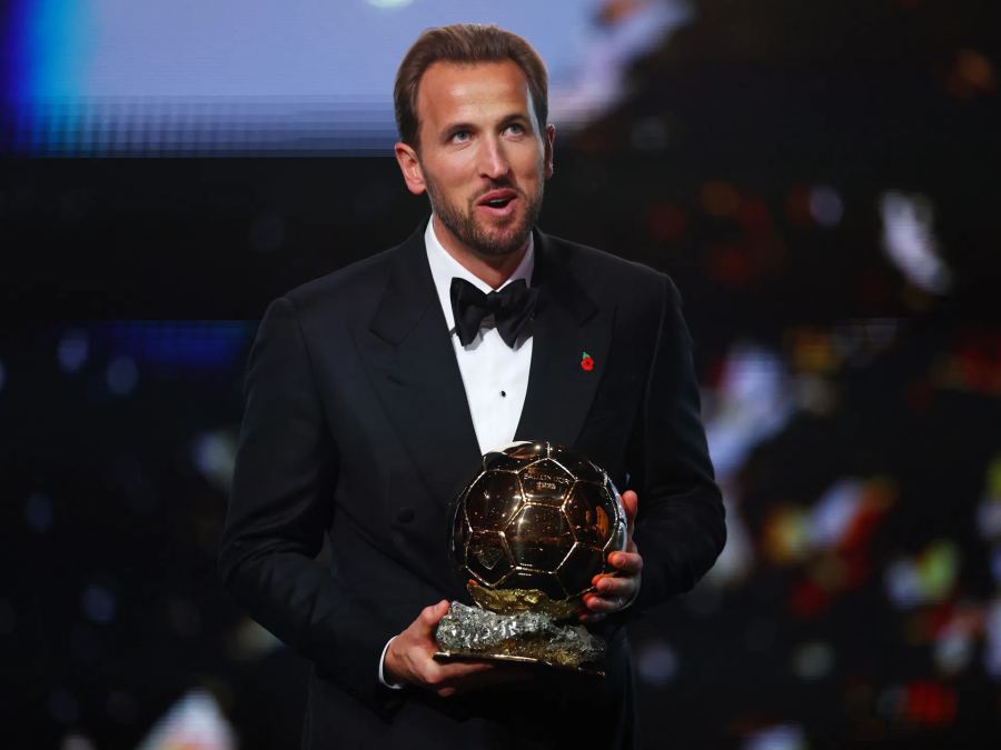 Harry Kane dari Inggris memenangkan Ballon d'Or, Alexia Putellas menerima penghargaan wanita