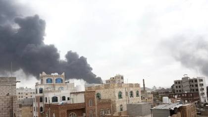 Tentara Yaman melancarkan serangan udara terhadap peluncur rudal Houthi, depot senjata di Taiz
