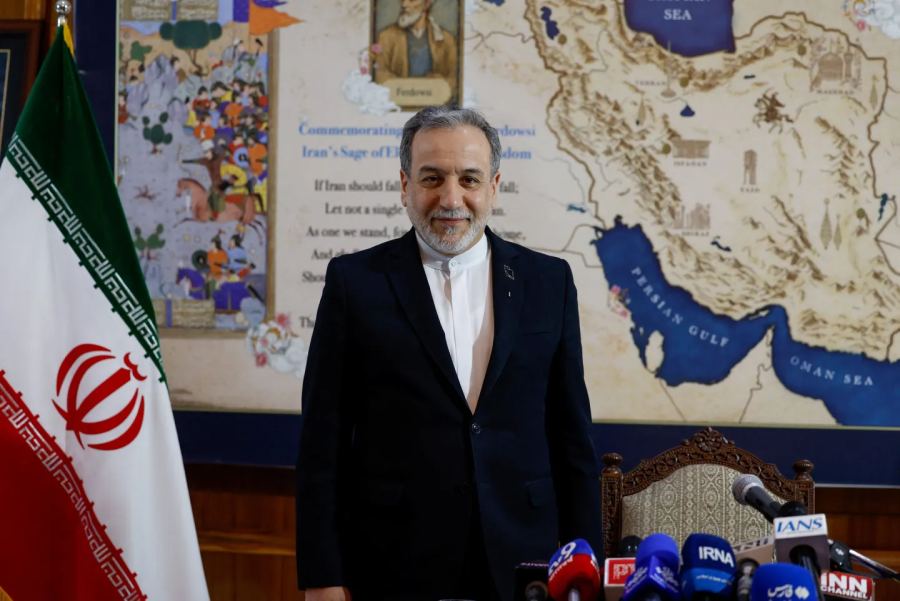 Araghchi Iran mengadakan pembicaraan dengan Pakistan dan Qatar mengenai upaya deeskalasi regional