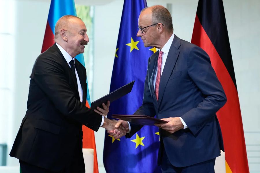 Pencarian mitra Jerman membawanya ke Azerbaijan