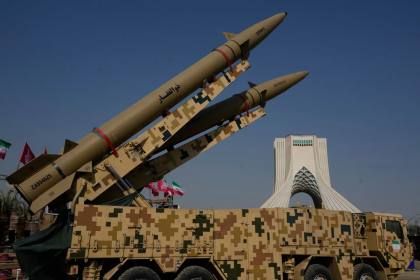 Militer Iran beralih dari postur defensif ke ofensif: juru bicara militer