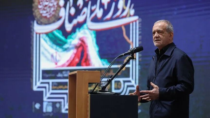 Iran berada dalam 'perang skala penuh', kata Presiden Pezeshkian