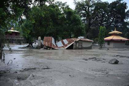 Apa yang memicu banjir mematikan di dekat perbatasan Nepal-Tiongkok?
