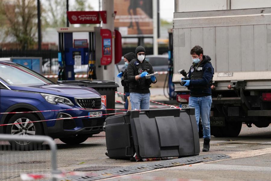 Jaksa anti-teror Perancis menyelidiki penembakan mematikan di dekat Paris