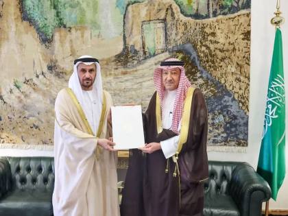 Penjaga Dua Masjid Suci Menerima Pesan Tertulis dari Presiden UEA