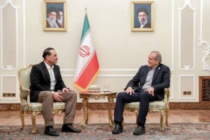 Panglima militer Pakistan bertemu dengan presiden Iran di Teheran
