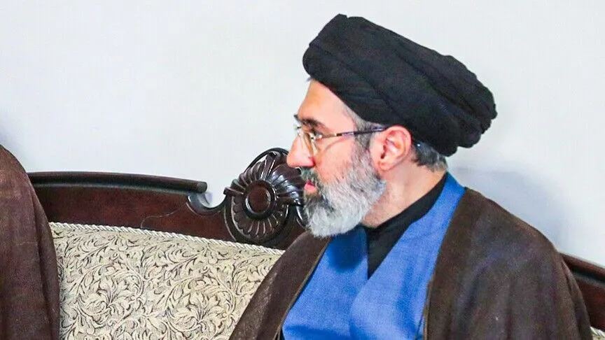 Trump mengatakan Pemimpin Tertinggi Iran Mojtaba Khamenei masih hidup tetapi terluka 'sangat serius'