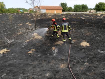 Pesawat UE dan Rusia membantu Serbia memerangi kebakaran hutan