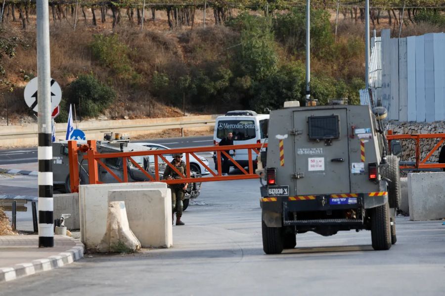 Tentara Israel memperluas pengepungan Hebron hingga hari kedua, menangkap 19 warga Palestina di Tepi Barat yang diduduki