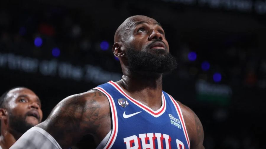 LeBron mengabaikan ledakan Trump dalam kemenangan debut kandang untuk Philadelphia 76ers