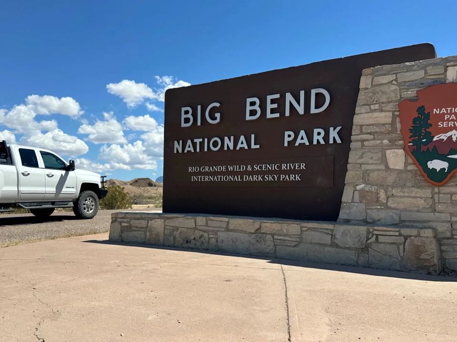 Pemerintahan Trump meminta persetujuan Mahkamah Agung untuk membangun tembok Big Bend