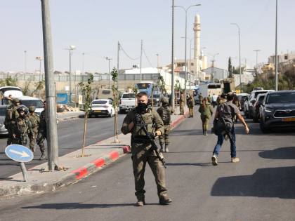 Israel menyerbu kota-kota, menahan puluhan warga Palestina di Tepi Barat yang diduduki