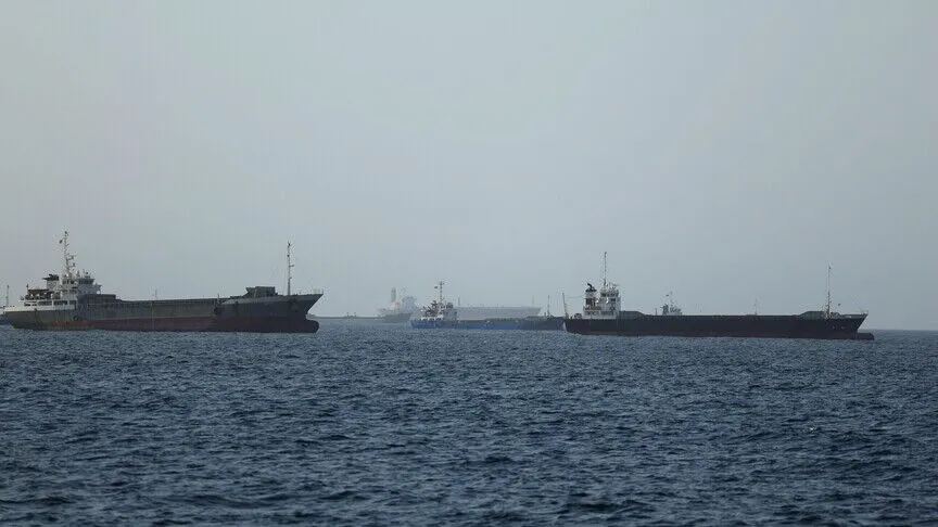 Iran memperingatkan bahwa kapal-kapal yang melanggar aturan transit Hormuz berisiko ditahan dan disita