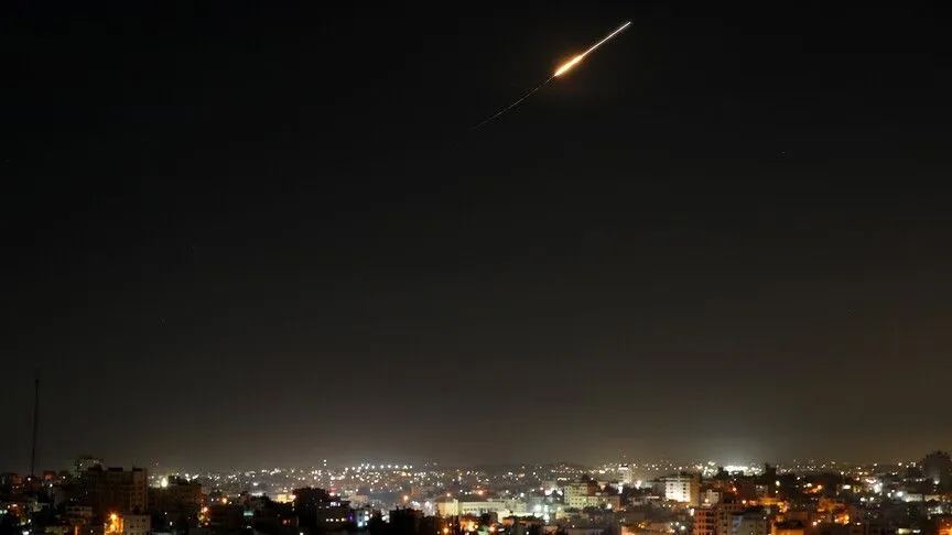 Koalisi pimpinan Saudi mencegat rudal balistik Houthi yang menargetkan barat daya Arab Saudi