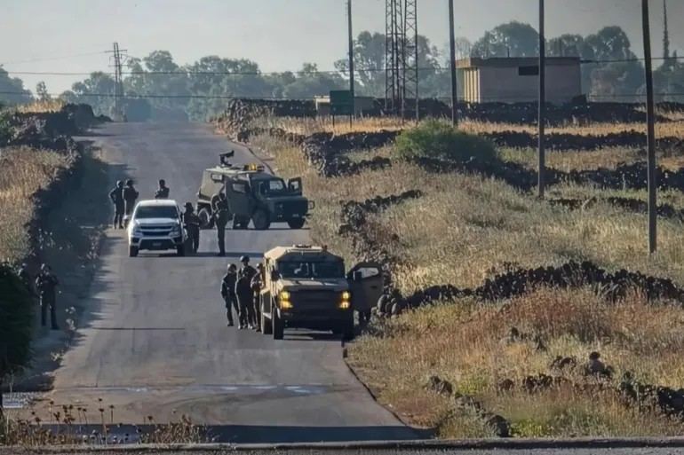 Serangan Israel ke Daraa dan pos pemeriksaan militer di Quneitra, Suriah selatan