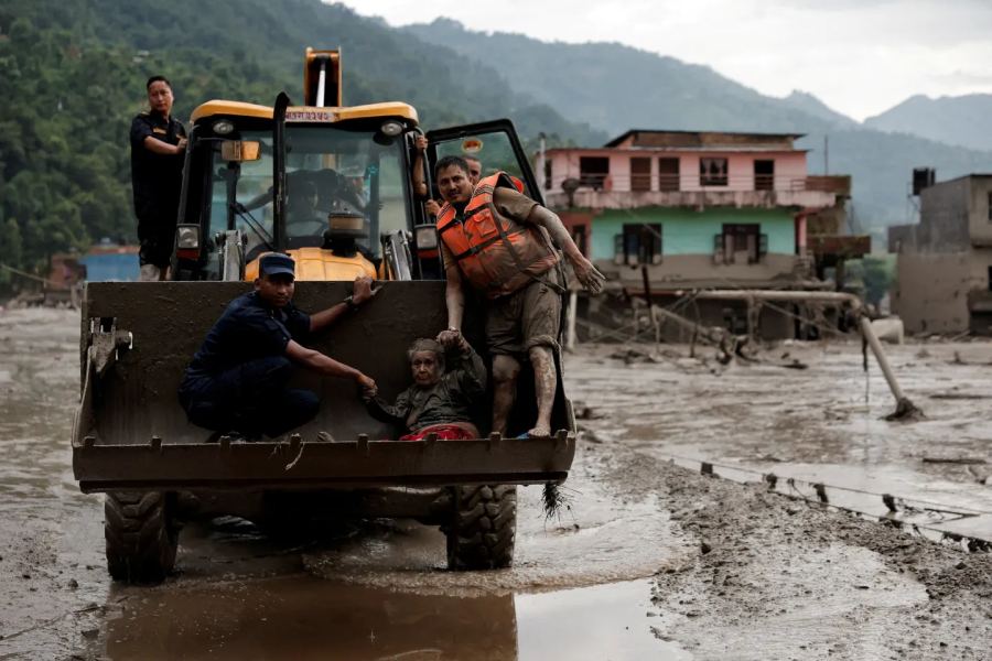 Banjir Nepal: Jumlah korban tewas meningkat saat tim penyelamat mencari ratusan orang yang hilang
