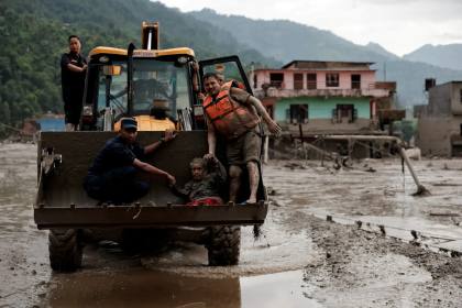 Banjir Nepal: Jumlah korban tewas meningkat saat tim penyelamat mencari ratusan orang yang hilang