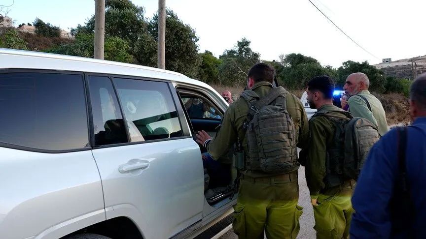 Tentara Israel melukai warga Palestina di dalam kendaraannya di Tepi Barat yang diduduki