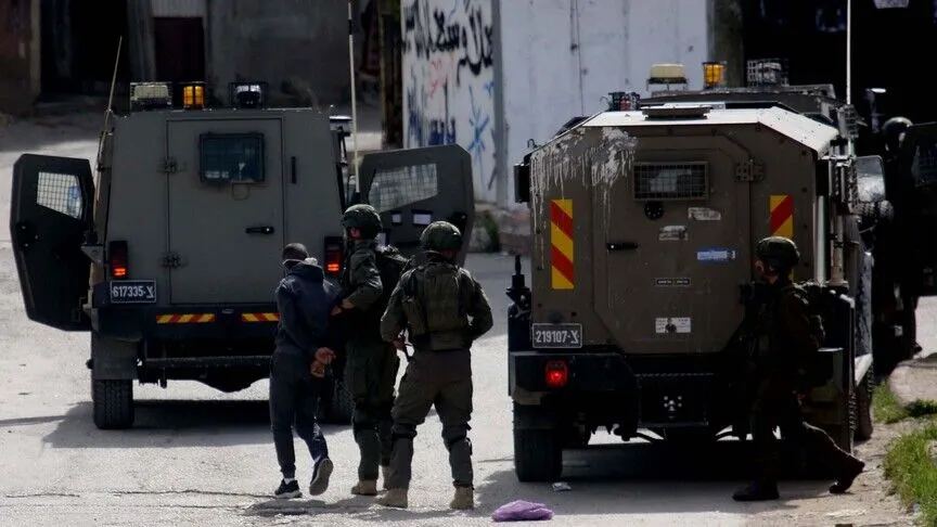 Tentara Israel menangkap 13 warga Palestina saat penjajah meningkatkan serangan di Tepi Barat