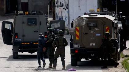 Tentara Israel menangkap 13 warga Palestina saat penjajah meningkatkan serangan di Tepi Barat