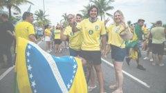 Para pemilih di Brazil harus memilih antara Lula atau putra Bolsonaro
