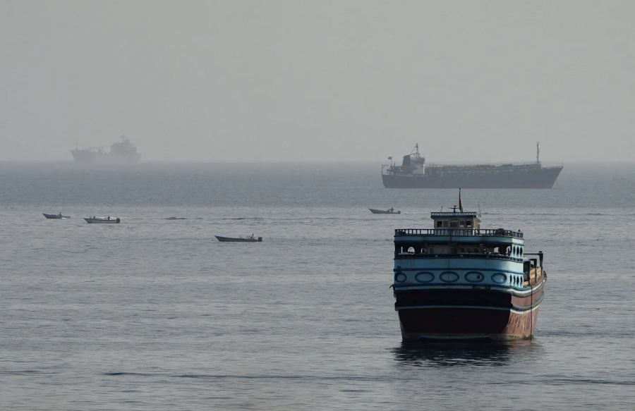 Komite parlemen Iran menyetujui biaya kapal yang menggunakan Selat Hormuz