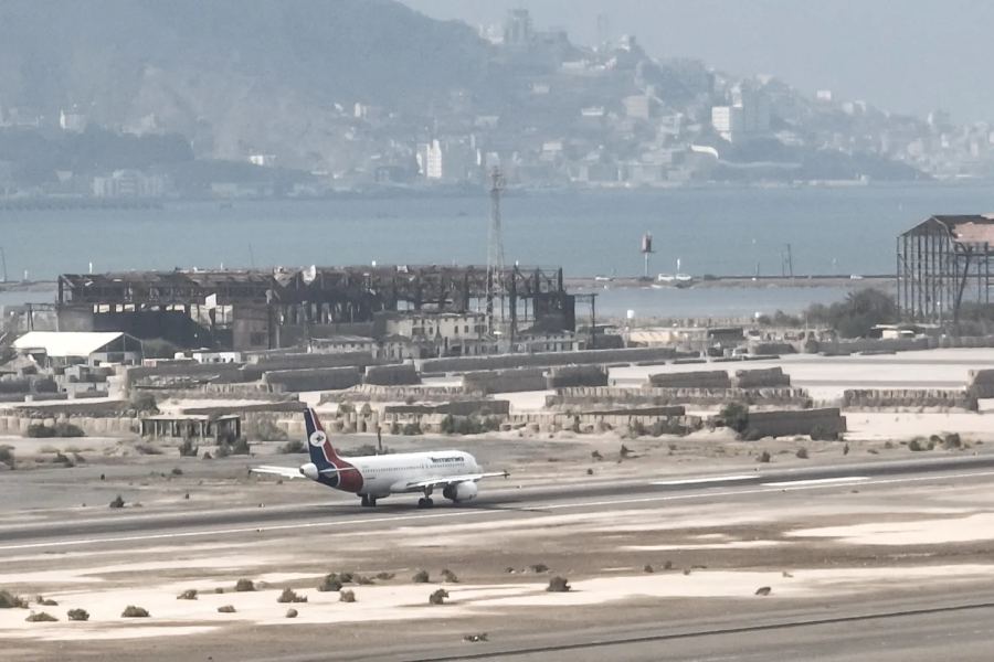 Milisi Houthi melancarkan beberapa serangan rudal ke Aden Yaman