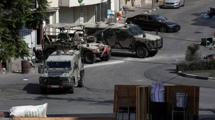 Pasukan Israel mengusir warga Palestina dan menghancurkan rumahnya dalam serangan di Tepi Barat