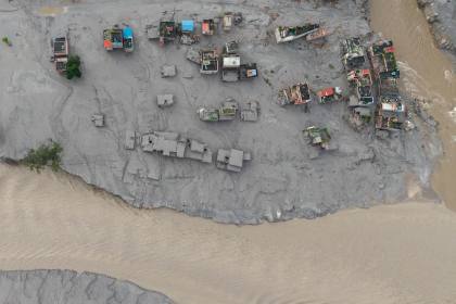 Korban tewas akibat banjir di Nepal meningkat menjadi 165 orang dan lebih dari 800 orang masih hilang