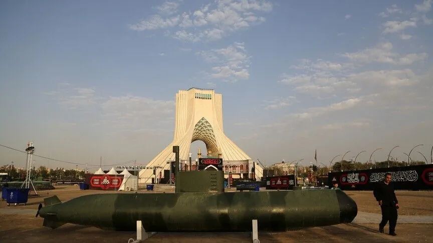 Tentara Iran memerintahkan pasukan darat untuk mempertahankan kesiapan tempur tertinggi di tengah ketegangan dengan AS