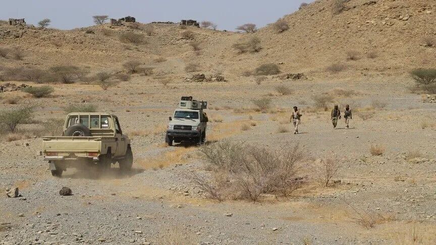 Tentara Yaman mengatakan serangan pesawat tak berawak menghantam posisi Houthi di garis depan