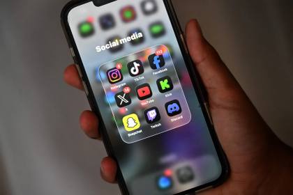 Selandia Baru menargetkan platform media sosial dengan larangan di bawah 16 tahun
