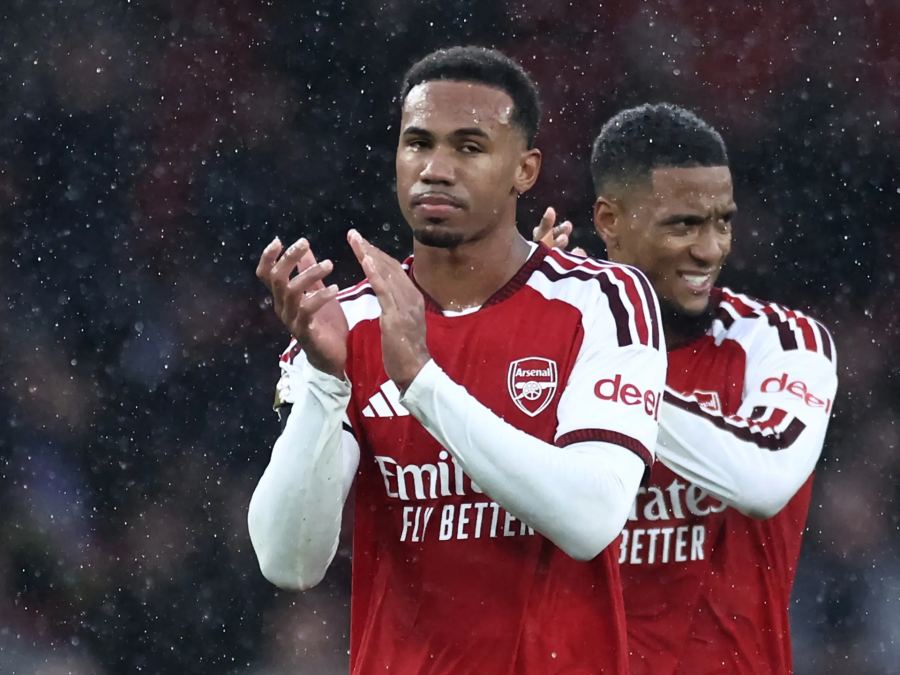 Arsenal bergabung dengan Man City di puncak Liga Premier, Spurs mengejutkan Chelsea 2-0
