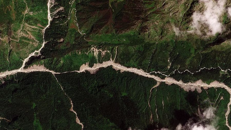 Para ilmuwan mengatakan runtuhnya gletser memicu bencana mematikan Nepal-Tibet