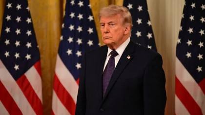 Trump mengatakan jutaan barel minyak mengalir melalui Selat Hormuz